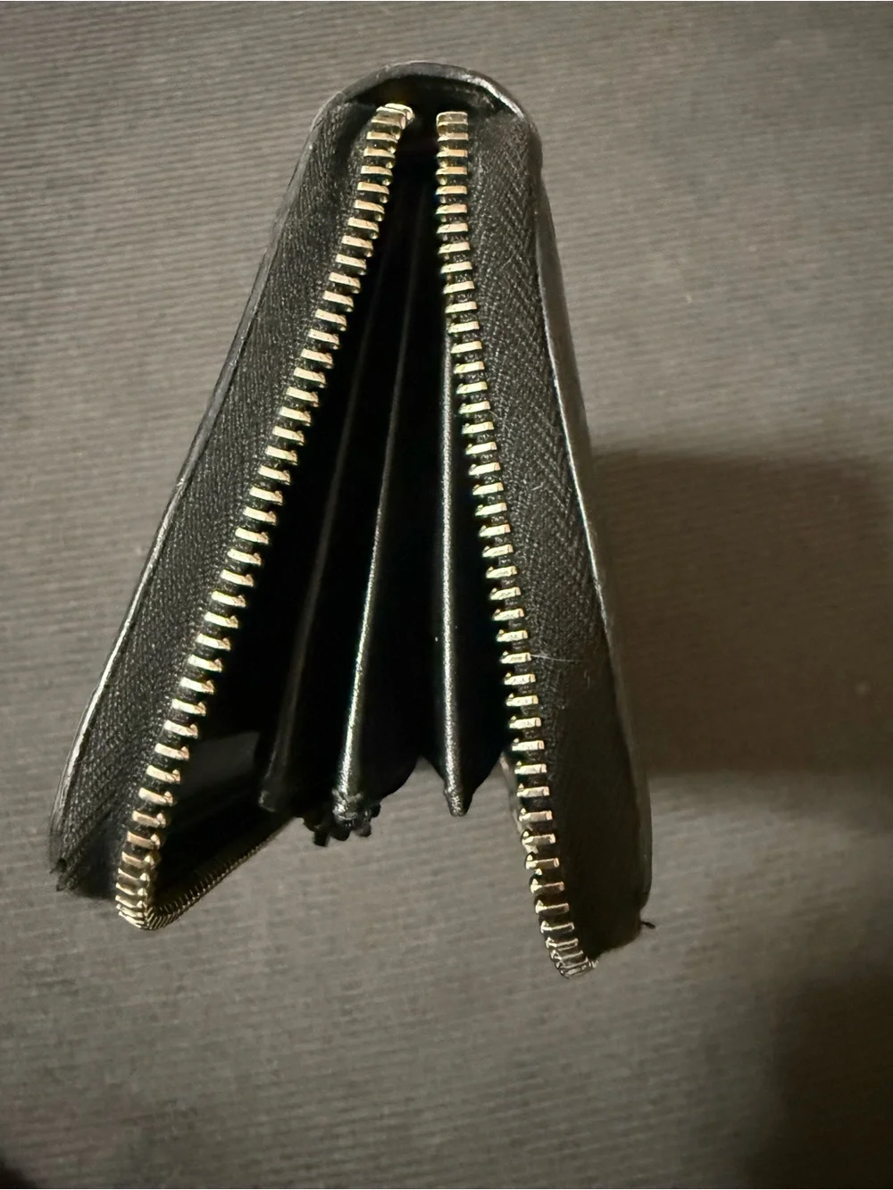Gucci Black Embossed GG Leather Zip Wallet with Double G silver tone hardware - Picture 6 of 9